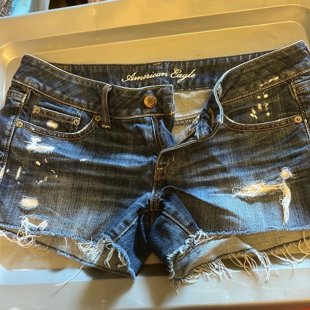 American Eagle size 8 Jean cut off